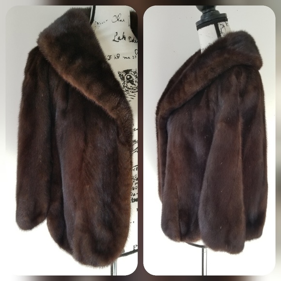 *SOLD* Vintage Bambergers Mink Cape - Picture 2 of 8